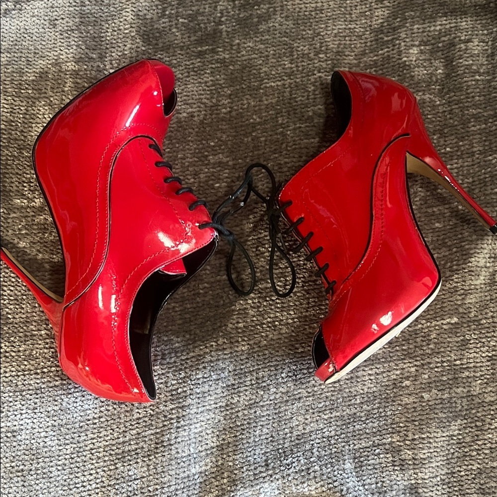 Vince Camuto Red Patent Lace Up Peep Toe Oxford Stilettos 9